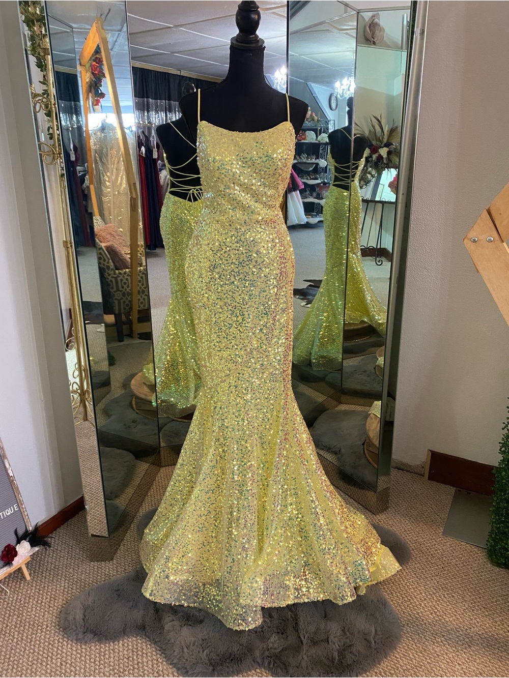 Amarra 88539 Sparkling Iridescent Yellow Sequin Mermaid Gown size 6